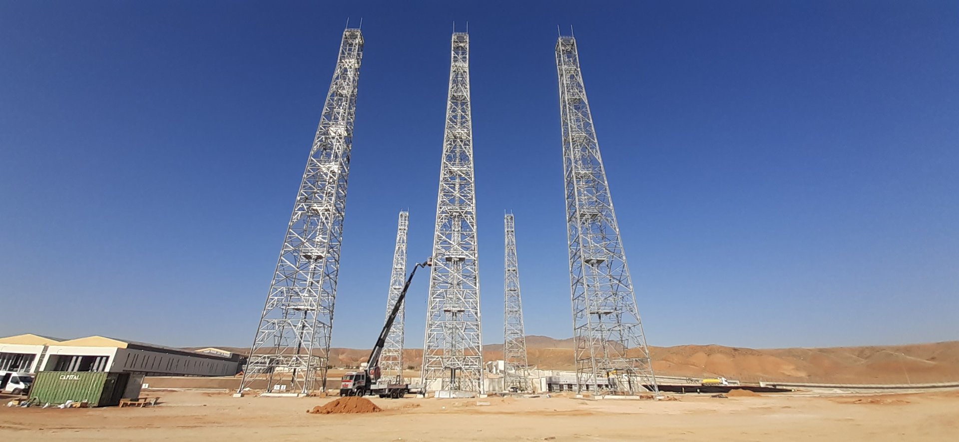 
  <div class='text-center center-block'>
    <div class='font3 size32 center-block slide-title'>
	<span class='beyaz'><i>İletişimin Olduğu Her Yerde...</i></span>
    </div>
  </div>